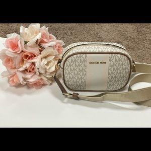 Michael Kors Oval Cross body. Excellent condition, only used a couple of times.